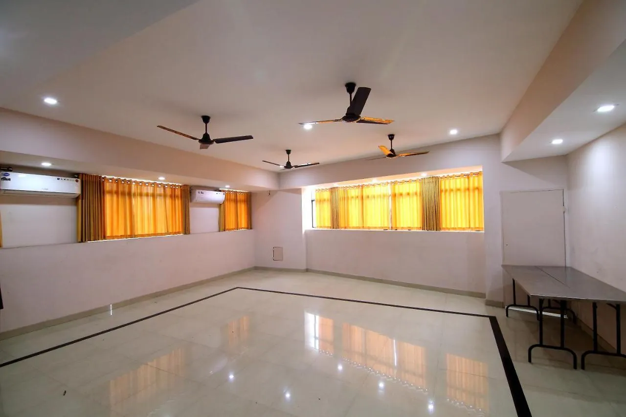 Devanganam Residency Hotel Guruvayur